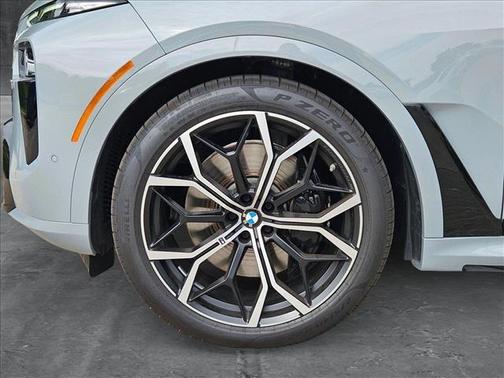 2025 BMW X7 M60i