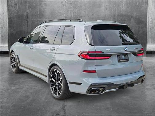 2025 BMW X7 M60i