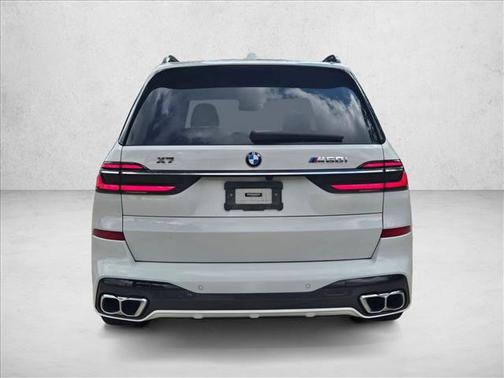 2023 BMW X7 M60i
