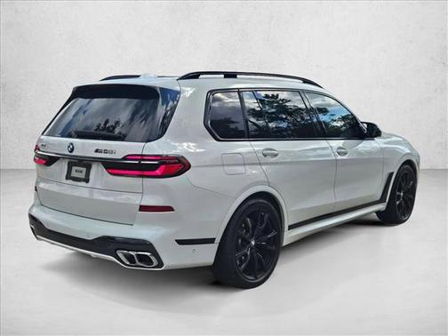 2023 BMW X7 M60i
