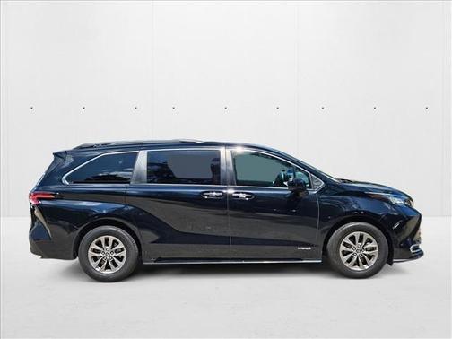 2021 Toyota Sienna XLE 7 Passenger