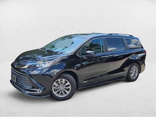 2021 Toyota Sienna XLE 7 Passenger