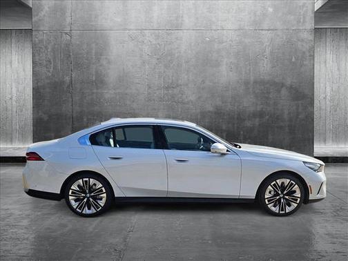 2025 BMW 530 i xDrive