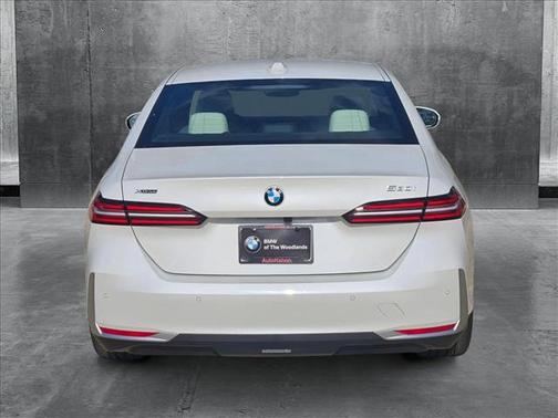2025 BMW 530 i xDrive
