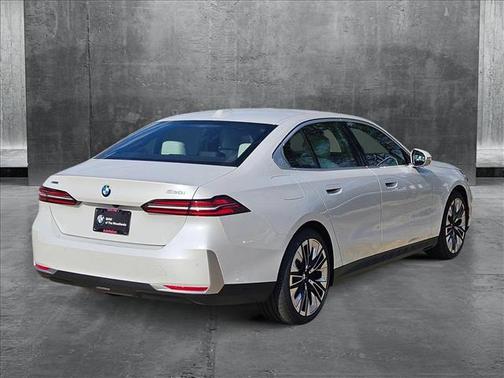 2025 BMW 530 i xDrive