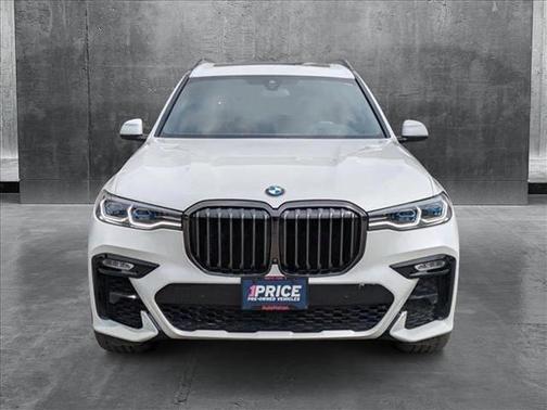 2022 BMW X7 M50i