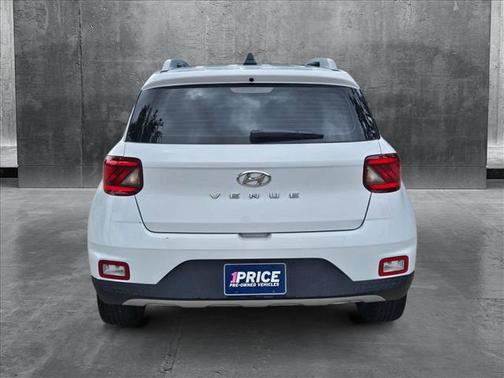 2022 Hyundai VENUE SEL