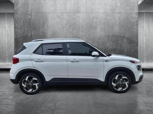 2022 Hyundai VENUE SEL
