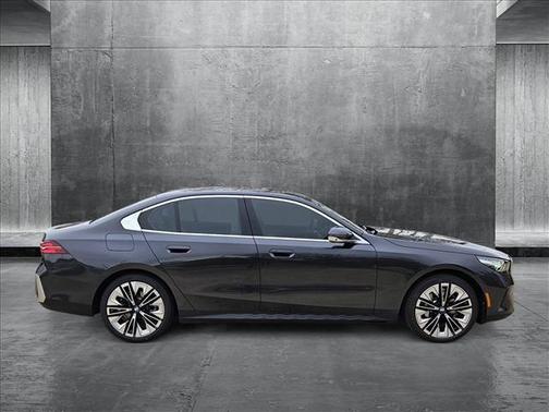 2025 BMW 530 i