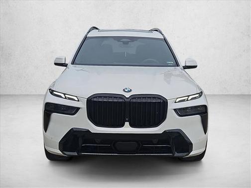 Mineral White Metallic 2025 BMW X7 xDrive40i