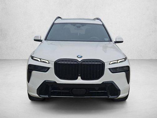 Mineral White Metallic 2025 BMW X7 xDrive40i