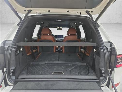 Mineral White Metallic 2025 BMW X7 xDrive40i