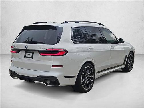 Mineral White Metallic 2025 BMW X7 xDrive40i