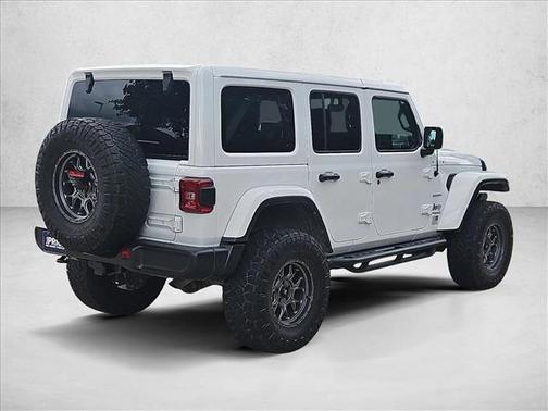 Bright White Clearcoat 2022 Jeep Wrangler Unlimited Sahara