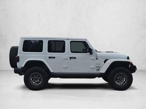 Bright White Clearcoat 2022 Jeep Wrangler Unlimited Sahara