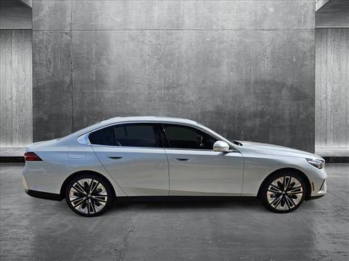 2026 BMW 530 i