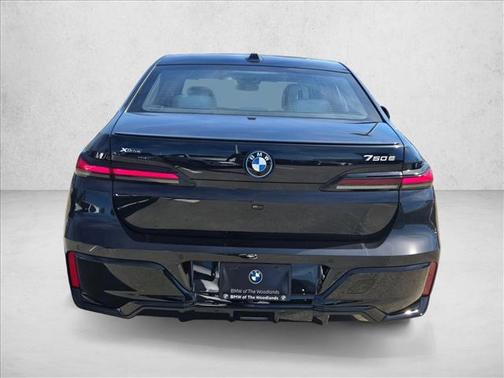 2026 BMW 750e i xDrive