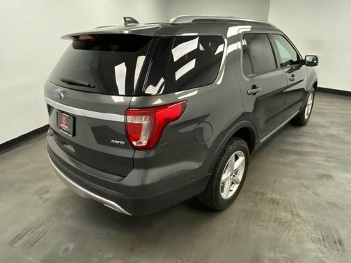 Magnetic Metallic 2017 Ford Explorer XLT