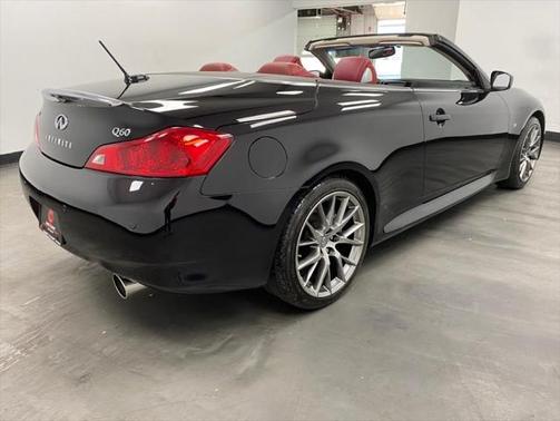 2015 INFINITI Q60 Base