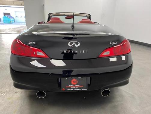 2015 INFINITI Q60 Base