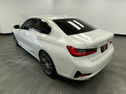 Mineral White Metallic 2019 BMW 330 xDrive