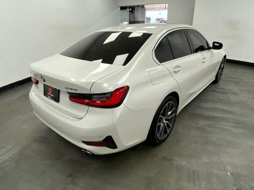 Mineral White Metallic 2019 BMW 330 xDrive