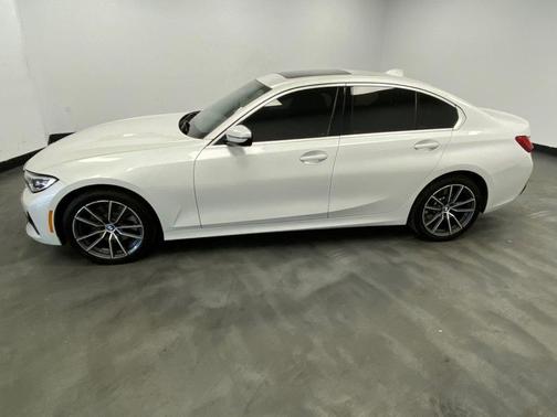 Mineral White Metallic 2019 BMW 330 xDrive