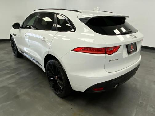 2018 Jaguar F-PACE 30t R-Sport