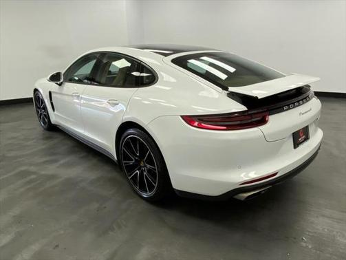 2018 Porsche Panamera 4