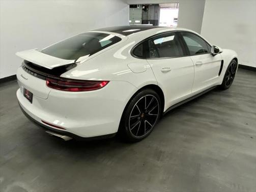 2018 Porsche Panamera 4