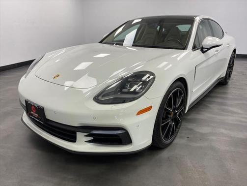 2018 Porsche Panamera 4