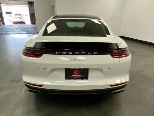 2018 Porsche Panamera 4