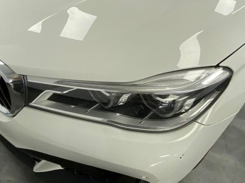 Alpine White 2016 BMW 750 i xDrive