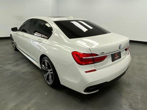 Alpine White 2016 BMW 750 i xDrive