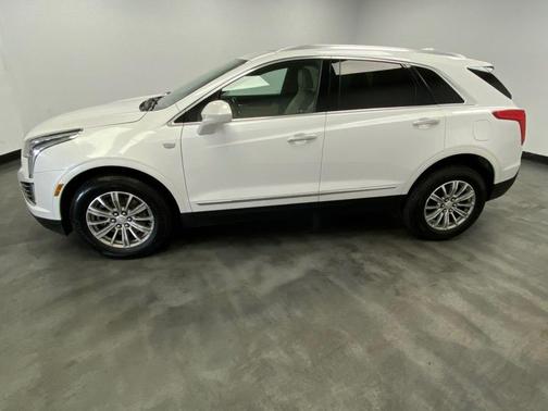 Crystal White Tricoat 2018 Cadillac XT5 Luxury