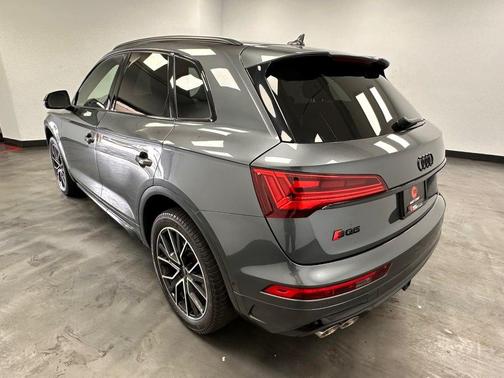 Daytona Gray Pearl Effect 2023 Audi SQ5 3.0T Prestige