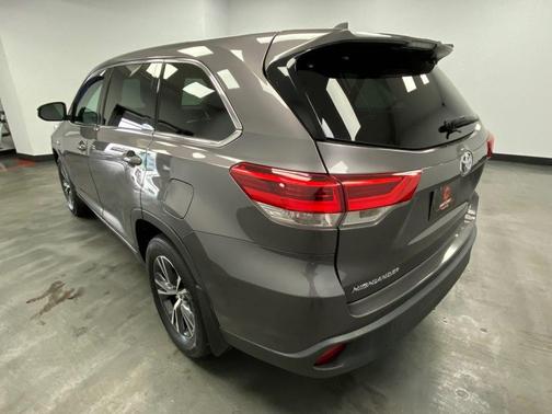 Predawn Gray Mica 2017 Toyota Highlander LE Plus