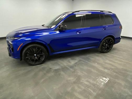 2023 BMW X7 M60i