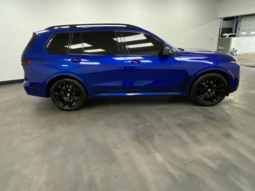 2023 BMW X7 M60i