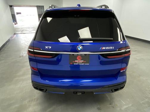 2023 BMW X7 M60i
