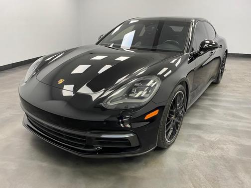 2017 Porsche Panamera 4