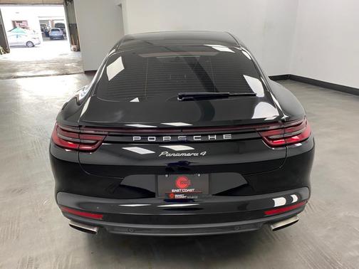 2017 Porsche Panamera 4