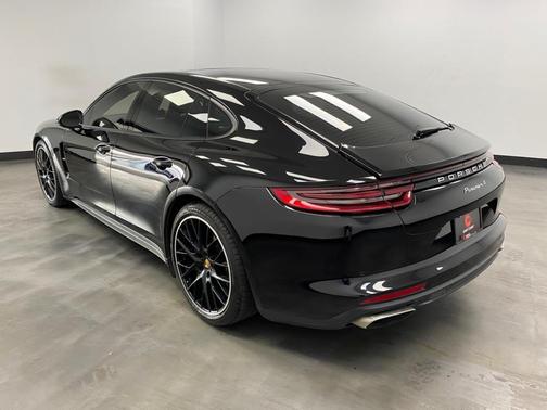 2017 Porsche Panamera 4
