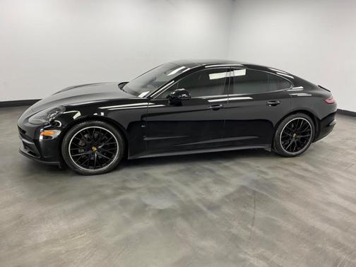 2017 Porsche Panamera 4