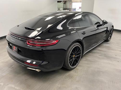 2017 Porsche Panamera 4