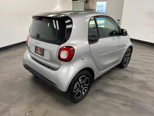 Cool Silver Metallic 2019 smart EQ ForTwo prime