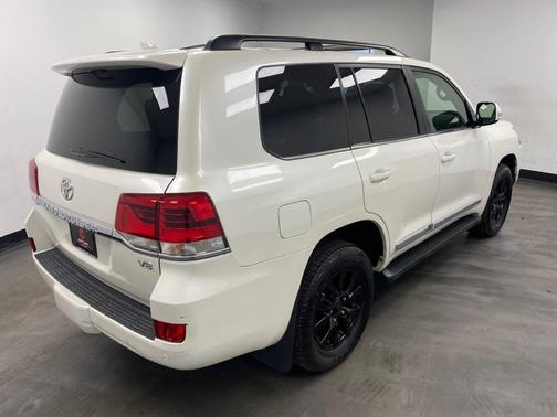 2017 Toyota Land Cruiser Base