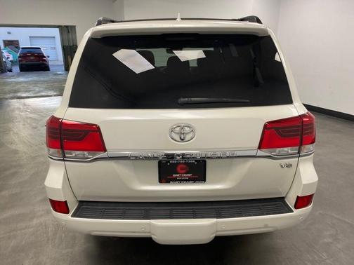 2017 Toyota Land Cruiser Base