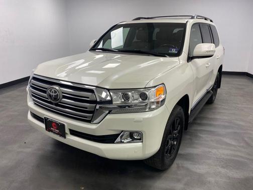 2017 Toyota Land Cruiser Base