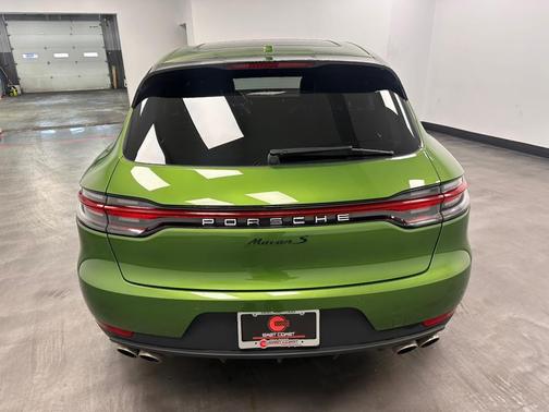 Mamba Green Metallic 2021 Porsche Macan Macan S